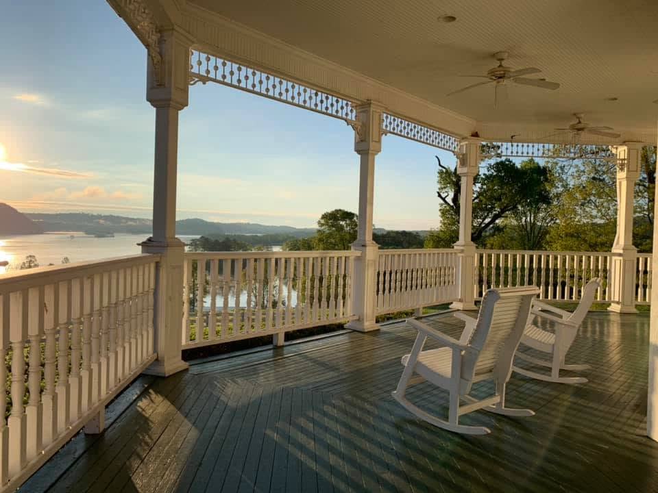 Whitestone Inn